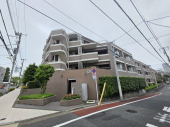 ２００４年６月築の高級感ある外観です。