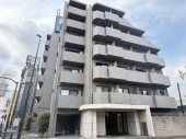 【外観】端正なタイル貼りの外観が印象的な都市型レジデンス