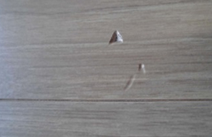 フローリングのへこみ
