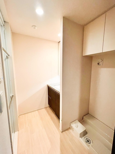 白を基調とした明るいデザイン。シンプルで洗練された仕様で上質感をもたらします。