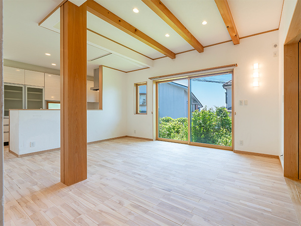 リビングダイニングは南向きの為、大変明るいお部屋です。