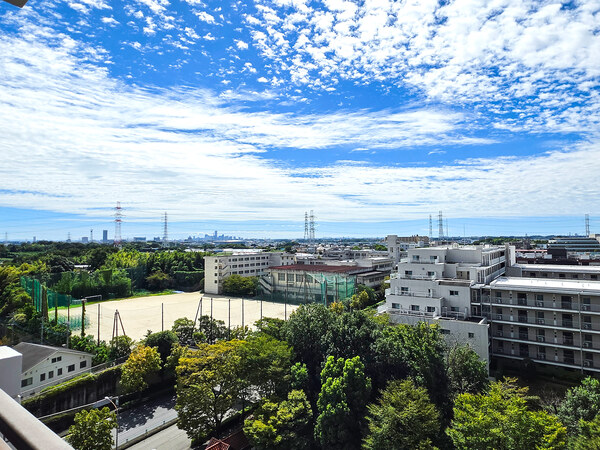 方角によっては視界を遮る高い建物がないでの解放感がございます。