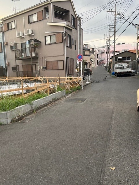 北東側の前面道路６．０ｍ　玄関は北東側です。