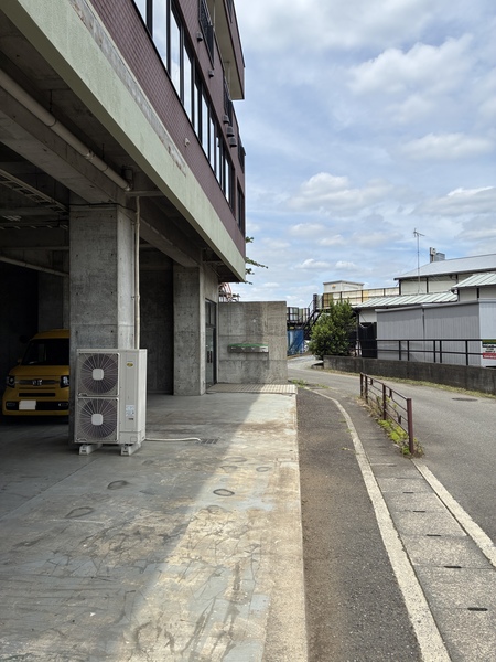駐車場入り口側