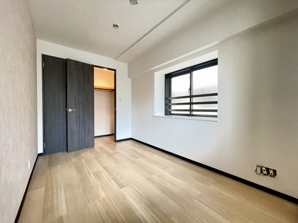 洋室　角住戸のため彩光良好です◎