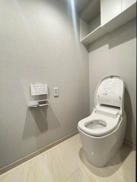 独立手洗いを備えたトイレです