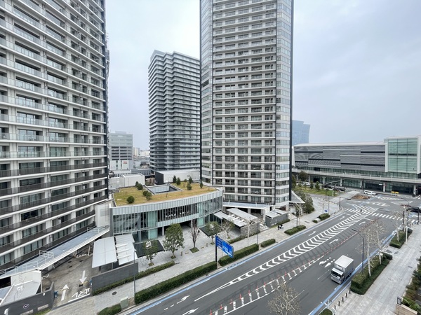 北側前面道路が広い為、開放感があります