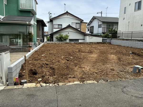 左側が１号棟です。（右側は２号棟）