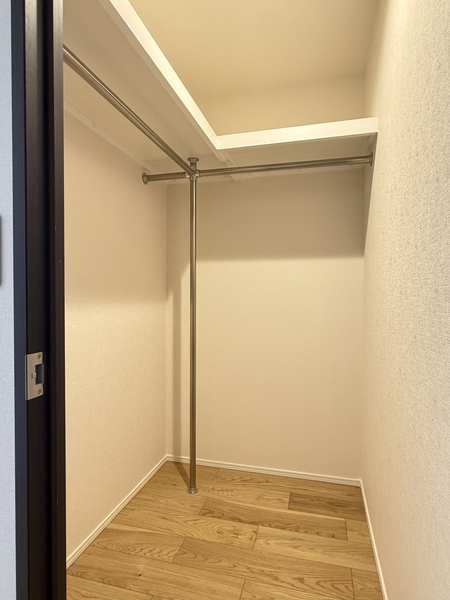 洋室約６．８帖のウォークインクローゼット