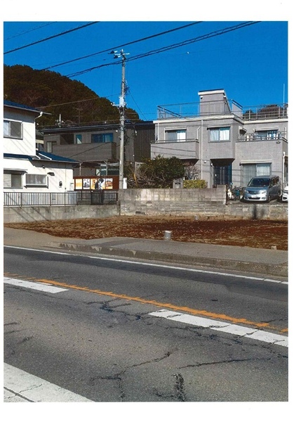 合計敷地面積約６１坪（北側要セットバック面積含む）の整形地！　南側反対道路より撮影（２０２６年１月）