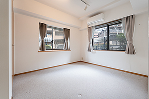 洋室：角住戸ならではの２面採光です。