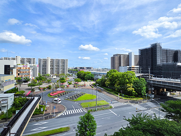 前面に視界を遮る建物が無く、開けた眺望も魅力です！