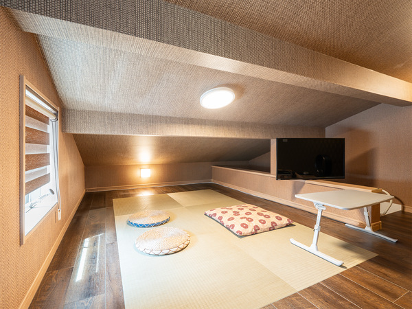 自由な楽しみ方を選択いただける、秘密基地的な小屋裏収納（約５．１帖）（２０２６年８月撮影）