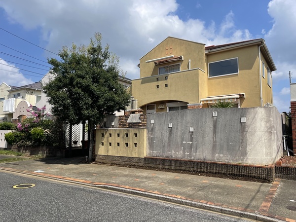 閑静な住宅街の一角にあります。