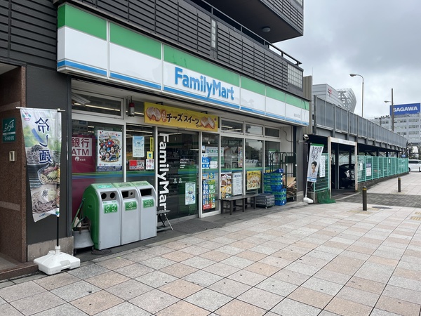 【周辺環境】ファミリーマート堀田此花店まで約２００ｍ徒歩３分