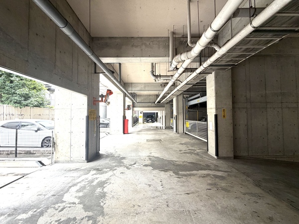 【駐車場】