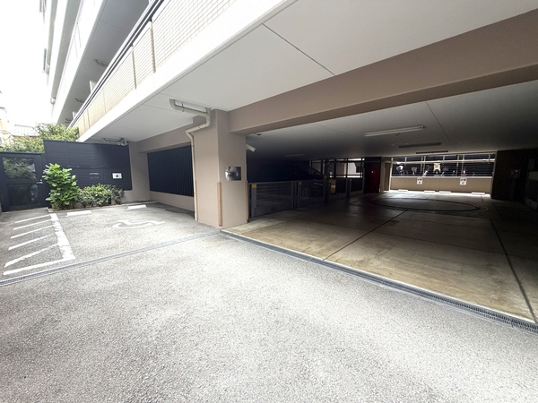 【駐車場】