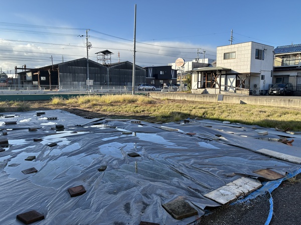 東側接道からの写真