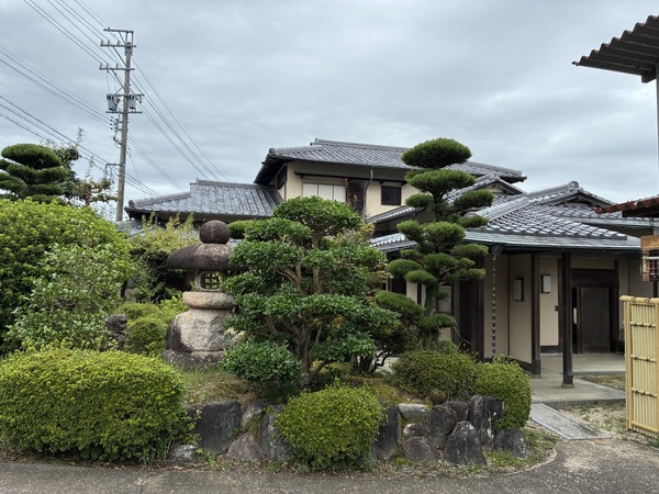 南側から母屋