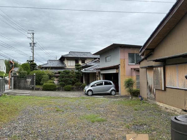 敷地内南側より北を見る