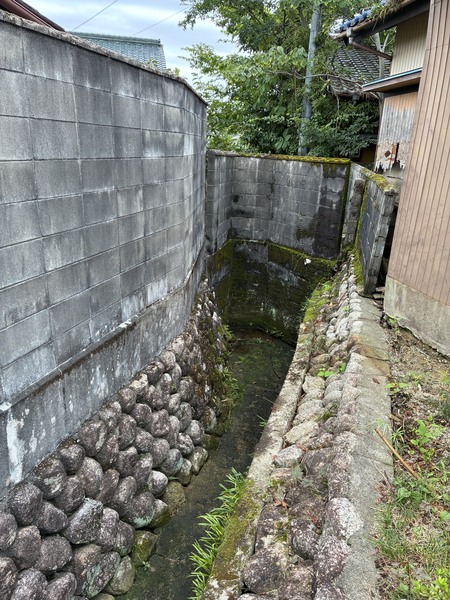 用悪水路（敷地内を東西に横断）