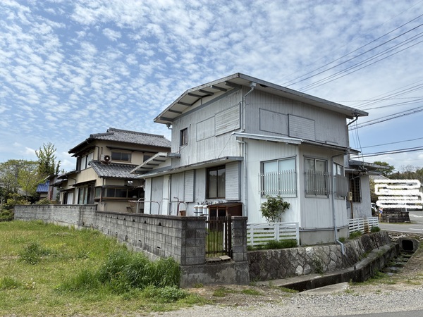北東側から南へ向かって