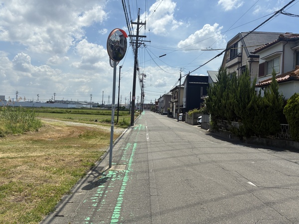 東側前面道路