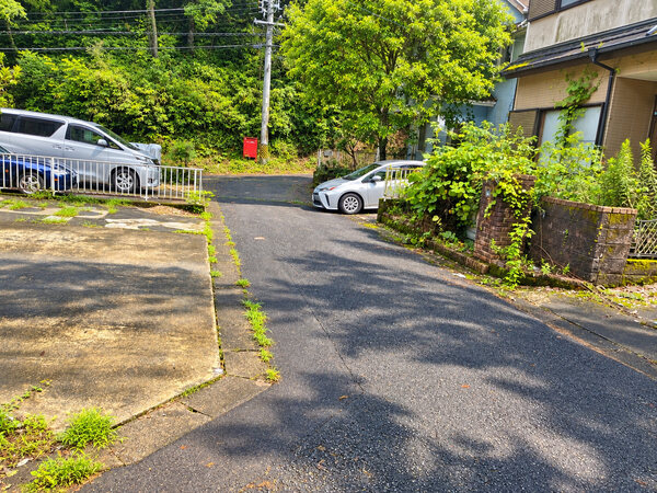 前面道路（北東側）