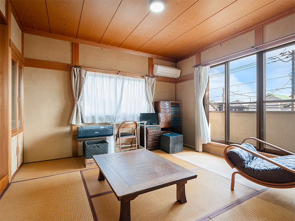 ◇２階和室部分。約８帖ある為ゆとりがあります。南向きにバルコニーがあり日当たりも良好です。