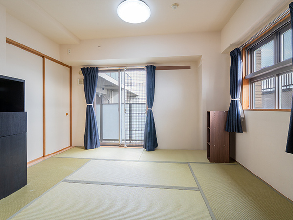 【和室】約６帖◇畳にはリラックス効果があり、心身に安らぎを与えます。