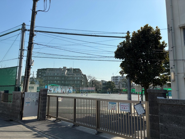 横浜市立旭小学校　約２８０ｍ／徒歩４分