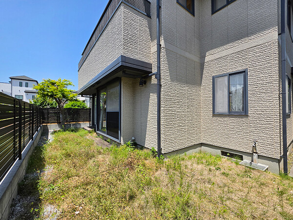□お庭・各居室南向きにつき、陽当り・風通り良好なお部屋です！ガレージ付