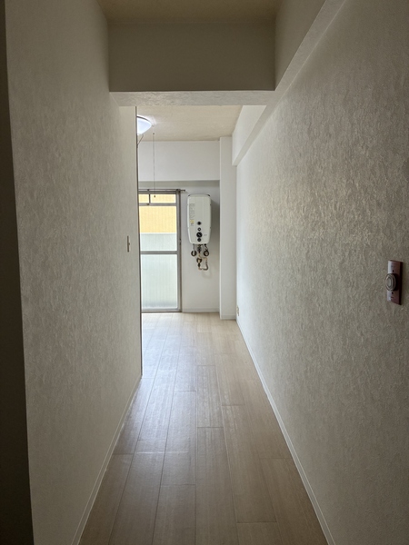 【廊下】玄関から室内が見えにくい作りになっており、急な来客にも安心です。