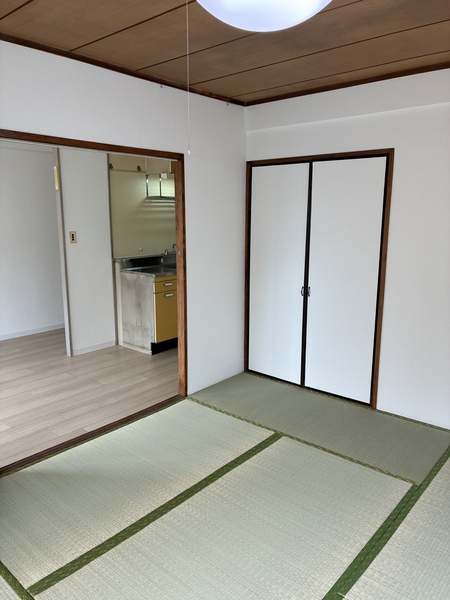 【和室：約６帖】畳にはリラックス効果があり、心身に安らぎを与えてくれます。