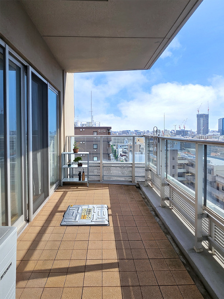 【南東向きバルコニー】■１０階南向き住戸につき眺望・陽当り・風通り良好です！