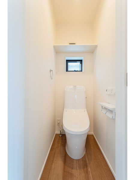 【３階トイレ】■１階と３階にトイレがあるので朝の忙しい時間も自分のタイミングで使用できます。
