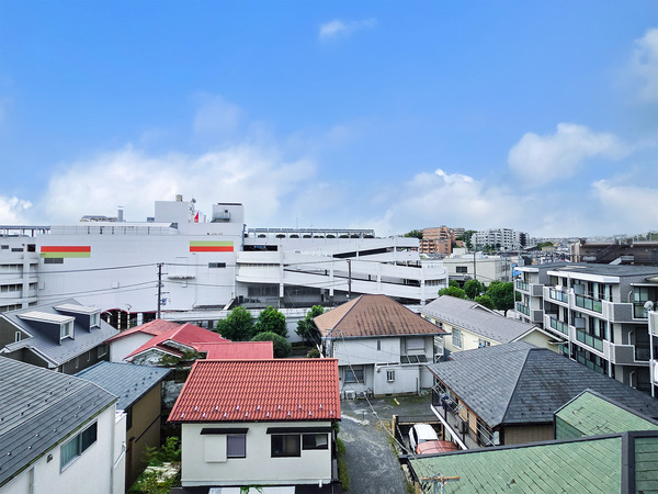 視界を遮る建物がなく、開放的な眺望です。