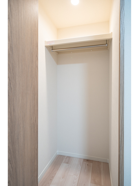 【洋室：約５帖クローゼット】◇リフォーム内容◇建具交換・ハウスクリーニング