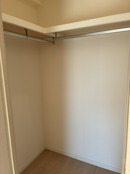 主寝室には、大きなお荷物も収納できるウォークインクローゼット付