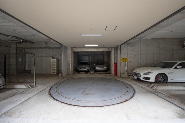 【駐車場】