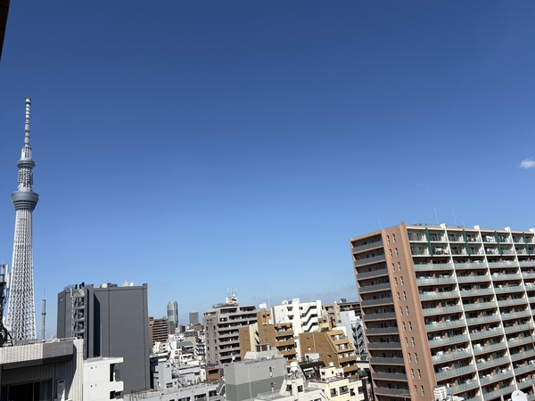 バルコニーからはスカイツリーも望めます。