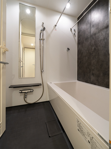 清潔感のある浴室には、浴室換気暖房機が付いております。