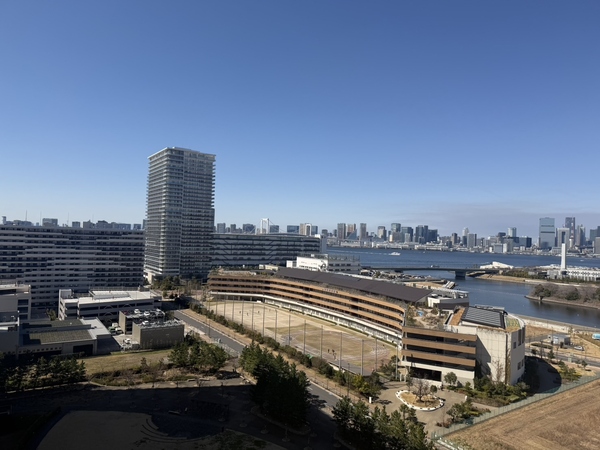 バルコニーからは東京タワー、レインボーブリッジを眺めることができます。