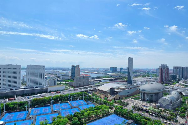 バルコニーからは東京湾や東京ゲートブリッジを望みます（天候による）