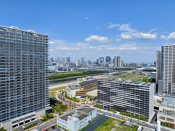 ベランダからは東京スカイツリーを望むことができます。