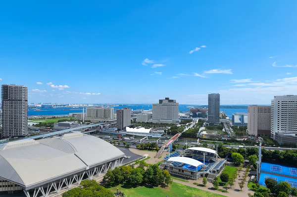高層階×南東向きにつき、東京湾、東京ゲートブリッジ等を望みます（天候による）
