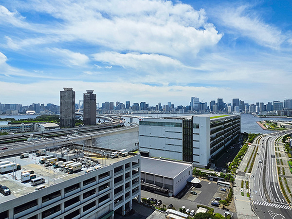 レインボーブリッジや東京湾、東京スカイツリー等の都心を望めます。