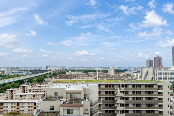 バルコニーからの眺望（南側）／日当たり良好