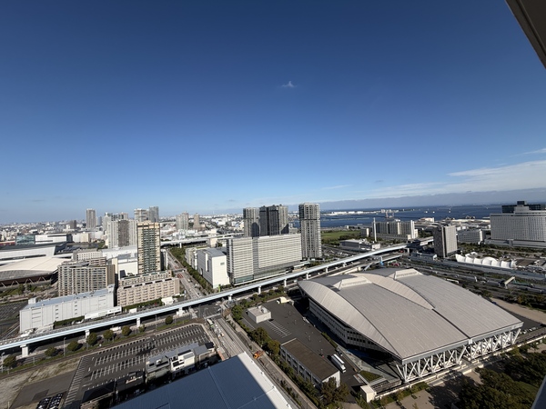 ベランダからは東京湾、東京ゲートブリッジを望むことができます。