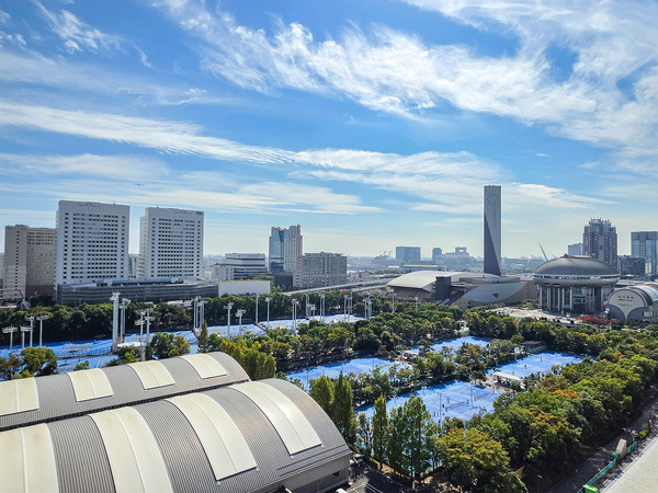 春には桜、秋には紅葉など、四季折々の自然を身近に感じられる住環境です。